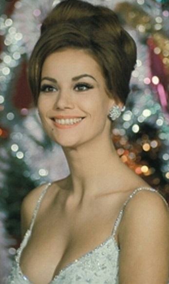 Claudine Auger feuerball